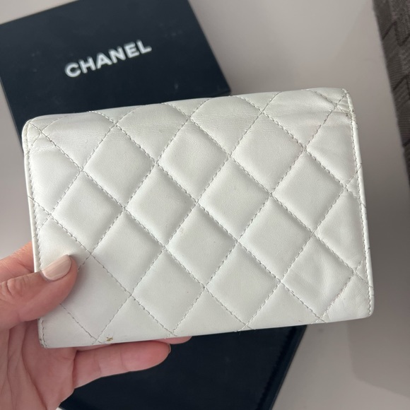 ⭐️ 🌴 Chanel Wallet - Picture 3 of 5